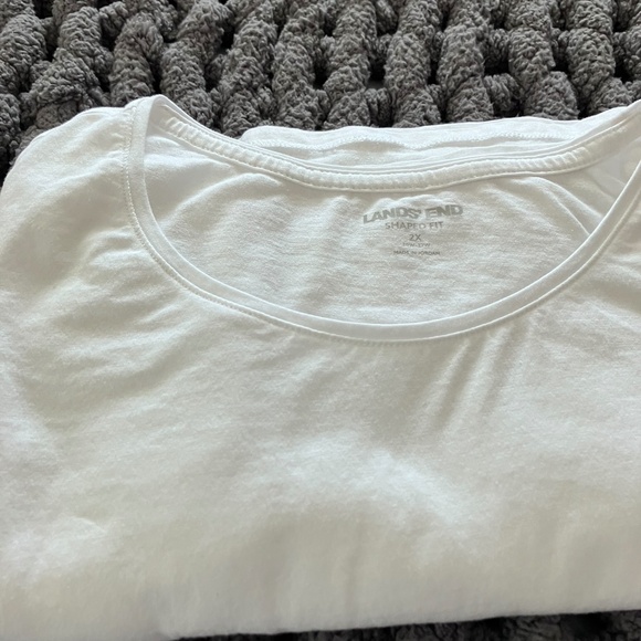 White shaped tee - Picture 1 of 2